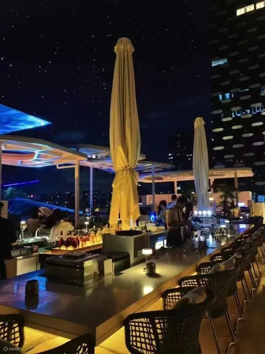 用餐时可观赏城市夜景